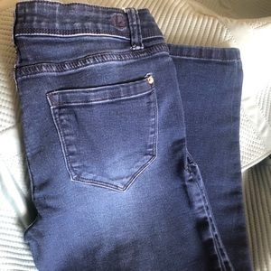 Size 6/28 “Kenzie jeans” blue jeans.